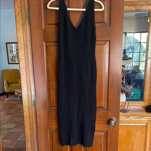 House of Harlow 1960 Dresses & Skirts - House of Harlow 1960 V-neck Sleeveless Dress